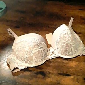 NWOT Taupe 36B Dorina Beautiful Lace Padded underwire Bra